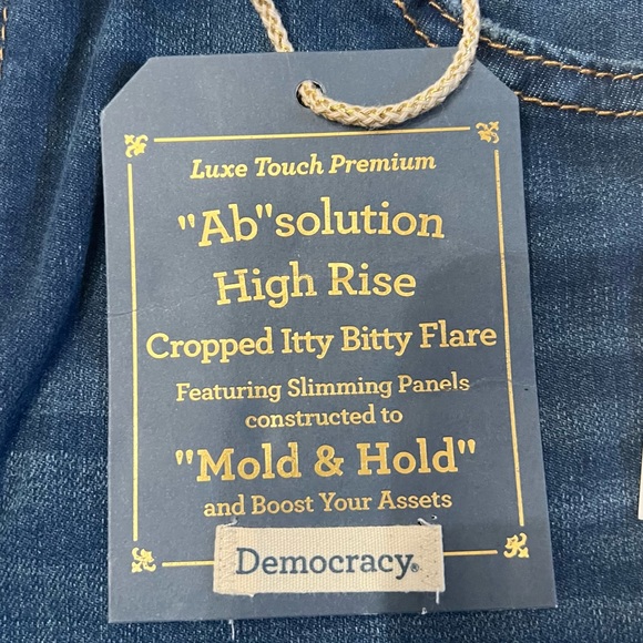 #231 ☑️ Democracy Luxe Touch High Rise Cropped Itty Bitty Flare Jeans - Picture 7 of 10